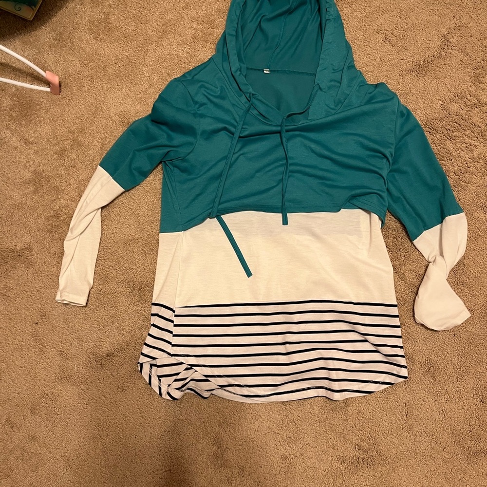 2lightweight nursing tops